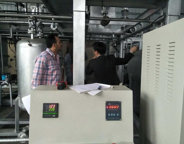 黎巴嫩1.jpg 黎巴嫩客戶來公司考察檢驗(yàn)廢油過濾蒸餾設(shè)備