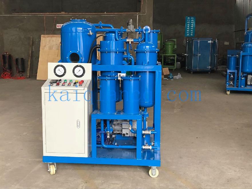 喀麥隆客戶訂購的單級(jí)真空濾油機(jī)裝箱現(xiàn)場(chǎng)